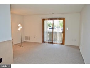 909 Ravens Crest Dr in Plainsboro, NJ - Building Photo - Building Photo