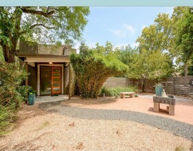 700 W Johanna St in Austin, TX - Building Photo - Building Photo