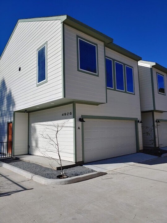 4926 Weeping Willow Rd in Houston, TX - Building Photo