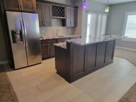 605 NE Dellwood Dr in Waukee, IA - Building Photo