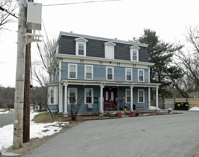 693 Concord St in Framingham, MA - Foto de edificio - Building Photo