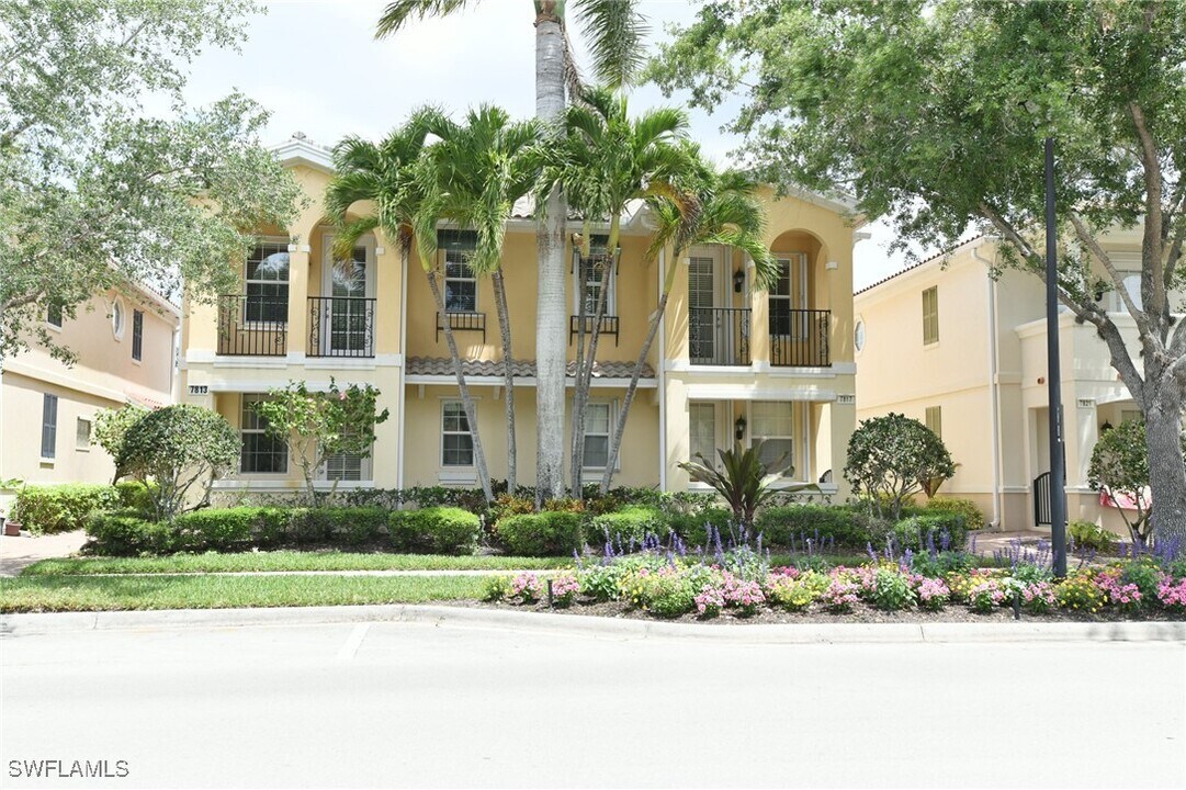 7813 Veronawalk Blvd in Naples, FL - Building Photo