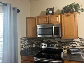 14014 Summer Ash Ln, Unit Unit B in Houston, TX - Foto de edificio - Building Photo