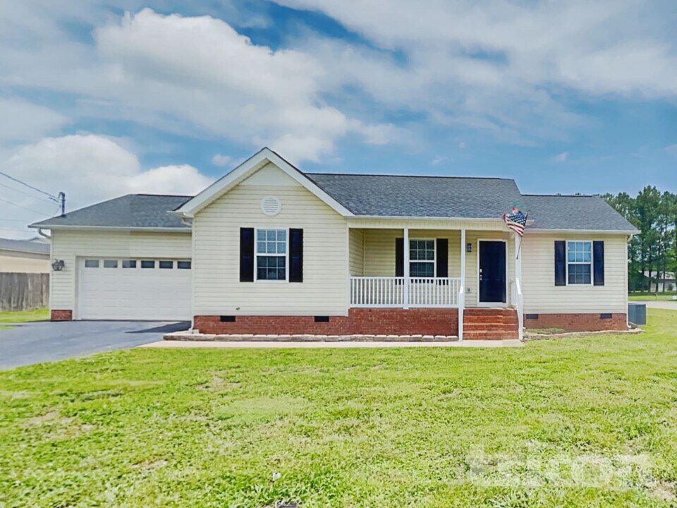 1612 Robert Rd in Columbia, TN - Foto de edificio