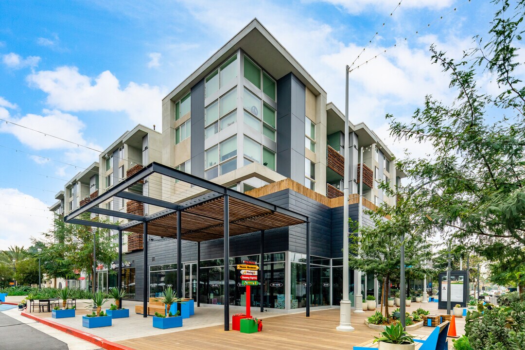 12751 W Millennium Dr in Playa Vista, CA - Building Photo