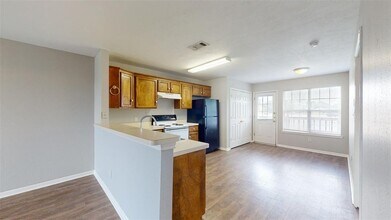 1507 Hollow Hill Dr, Unit B in Bryan, TX - Foto de edificio - Building Photo