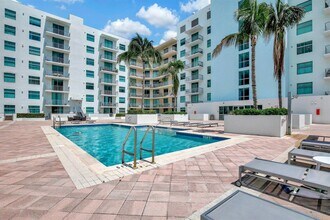 140 S Dixie Hwy, Unit 715 in Hollywood, FL - Foto de edificio - Building Photo