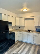 4458-4460-4460 Washington Square Dr in Austintown, OH - Building Photo - Building Photo