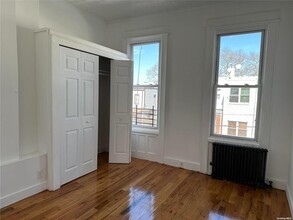 73-23 69th Pl-Unit -2L in Queens, NY - Foto de edificio - Building Photo