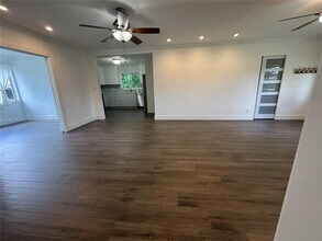 6590 SW 21st St in Miami, FL - Building Photo - Building Photo