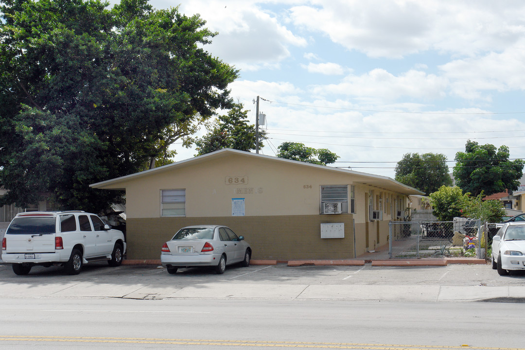 634 SW 29th St in Hialeah, FL - Building Photo