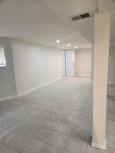 4939 W Cornelia Ave, Unit Basement in Chicago, IL - Building Photo - Building Photo