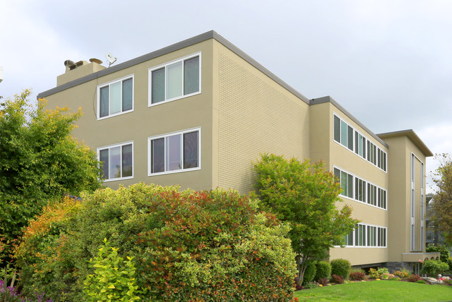 2000 Trousdale Dr in Burlingame, CA - Building Photo - Building Photo