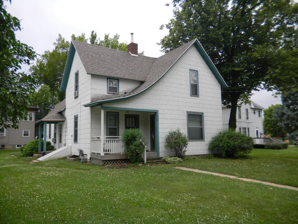 532 E Center St in Rochester, MN - Building Photo