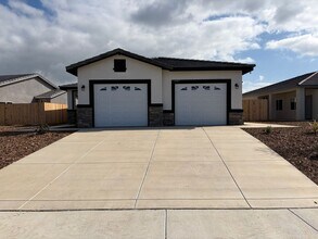 6007 Cougar Trl in Bakersfield, CA - Foto de edificio - Building Photo
