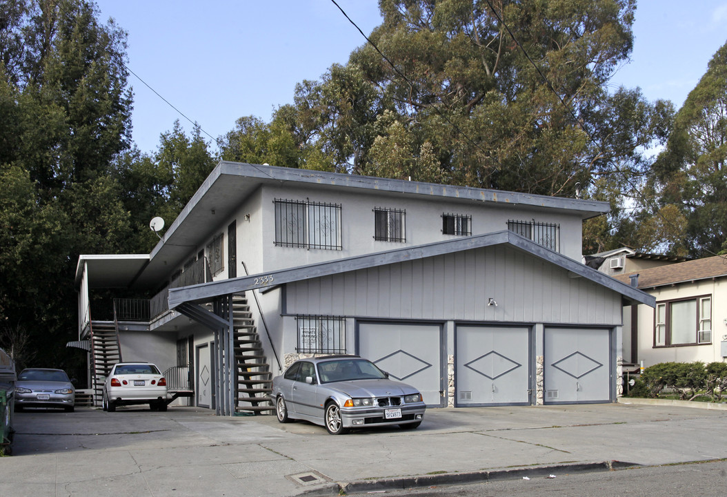 2333 Humboldt Ave in Oakland, CA - Foto de edificio