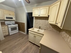 3935 E 147th St in Cleveland, OH - Building Photo - Building Photo