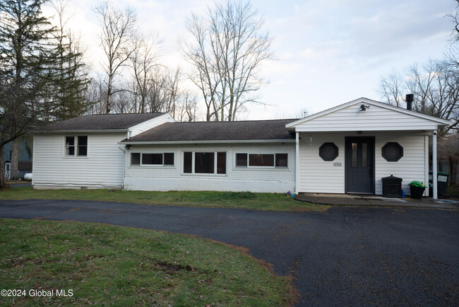 656 NY-9P in Saratoga Springs, NY - Building Photo - Building Photo