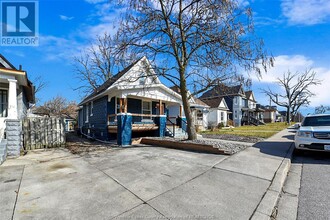 324 Pierre Ave in Windsor, ON - Building Photo - Building Photo