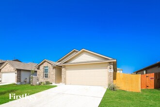 6455 Staccato Staff in San Antonio, TX - Foto de edificio - Building Photo