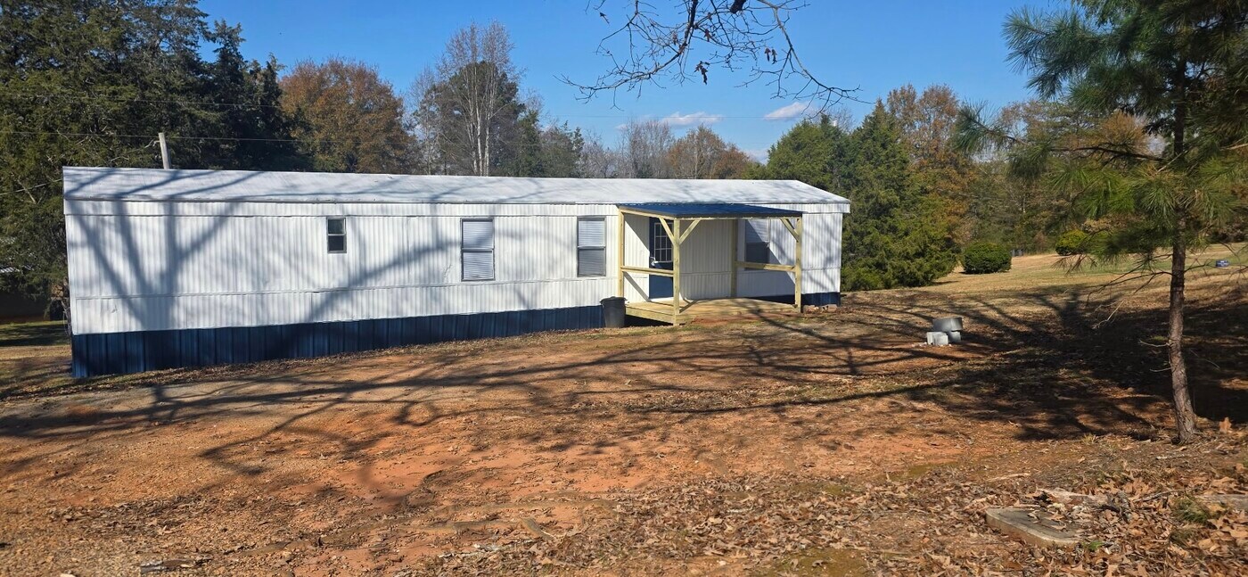 658 Rices Creek Rd in Liberty, SC - Building Photo