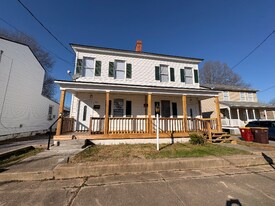 921 Rome St in Petersburg, VA - Building Photo