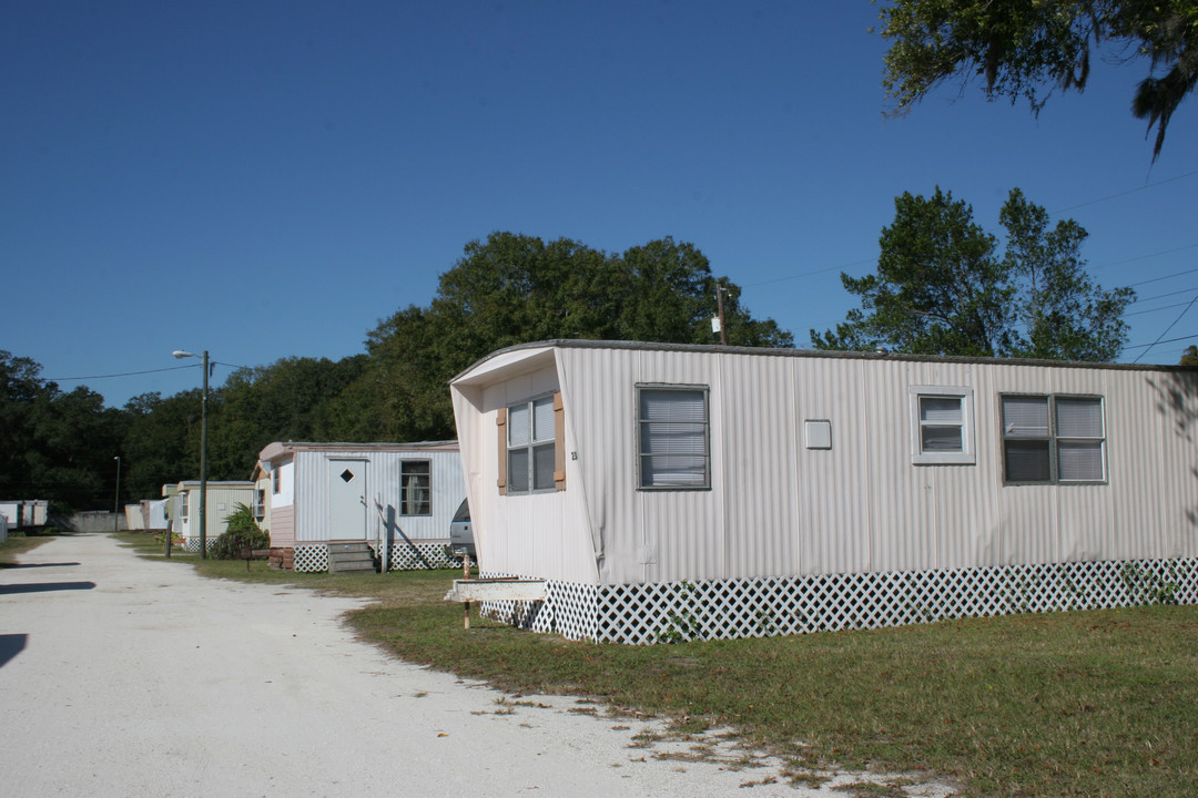 Pinetree Village Mobile Home Park in Lutz, FL - Foto de edificio