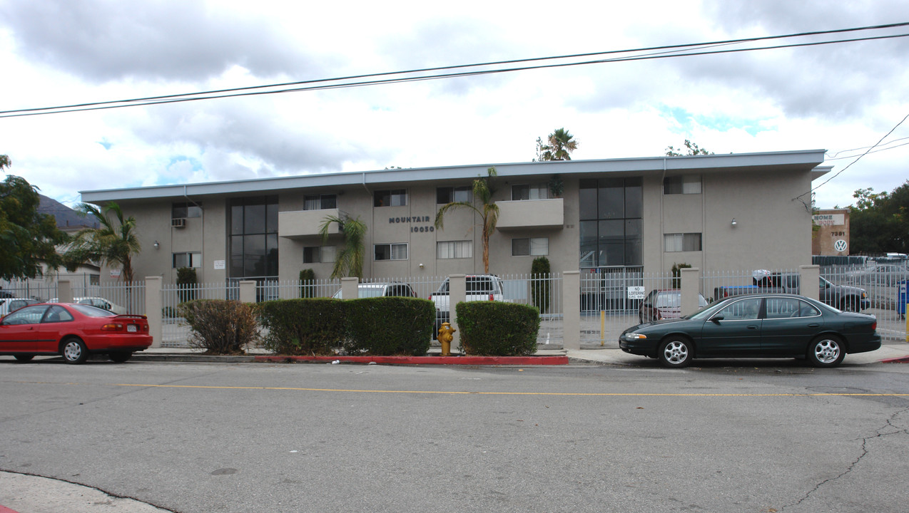 Mountain Villa Apartments in Tujunga, CA - Building Photo