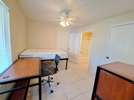 4000 SW 23rd St, Unit 1-107