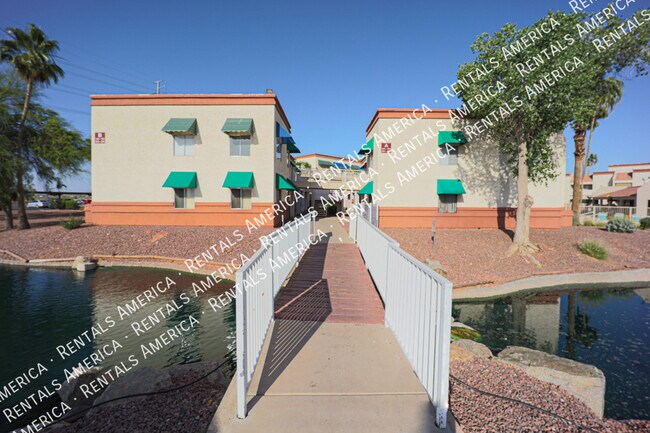 12123 W Bell Rd in Surprise, AZ - Building Photo - Building Photo