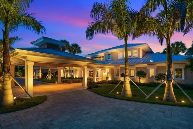 1906 Casey Key Rd in Nokomis, FL - Foto de edificio