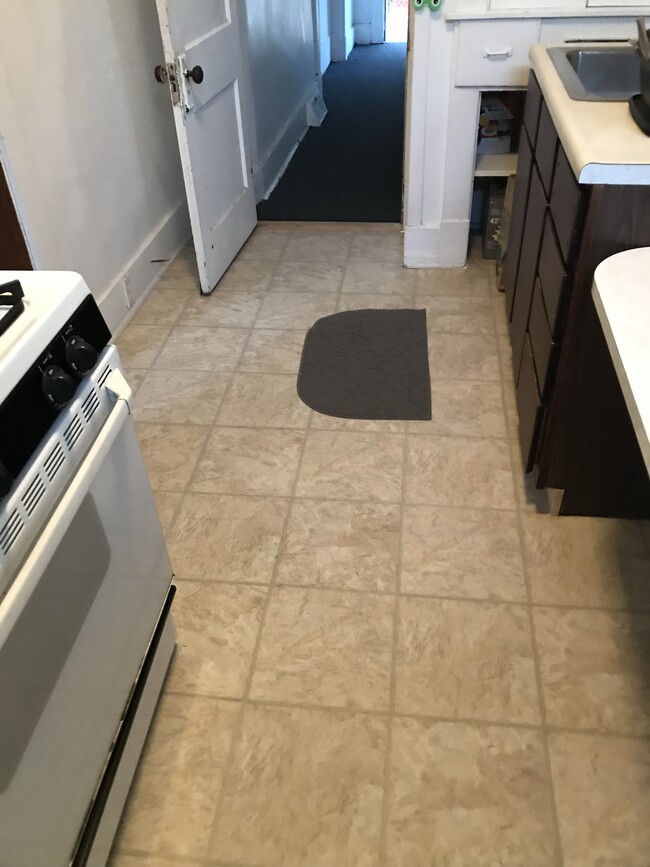 124 Koehler St, Unit apt 1