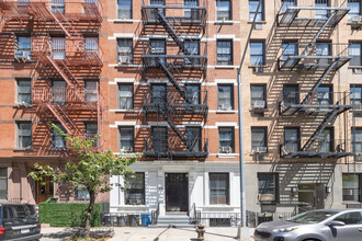 413 E 87th St in New York, NY - Building Photo - Building Photo