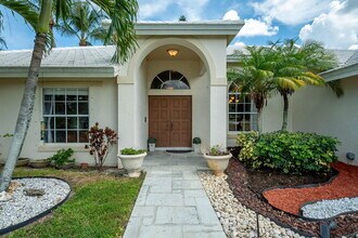 13660 Folkestone Ct in Wellington, FL - Building Photo - Building Photo