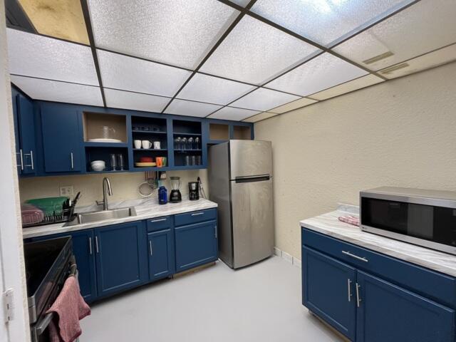 4160 Inverrary Dr in Lauderhill, FL - Foto de edificio - Building Photo