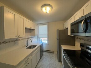 37 Davis Square, Unit 9 in Somerville, MA - Foto de edificio - Building Photo