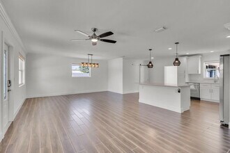 204 W Whitney Dr in Jupiter, FL - Building Photo - Building Photo
