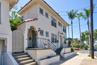 303 Brookes Ave in San Diego, CA - Building Photo - Building Photo