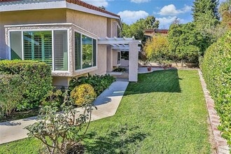 5053 Ambridge Dr in Agoura Hills, CA - Foto de edificio - Building Photo