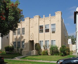 163 N Clark Dr in Beverly Hills, CA - Foto de edificio - Building Photo