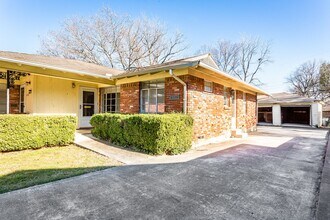 6520-6522 St Moritz Ave in Dallas, TX - Building Photo - Building Photo