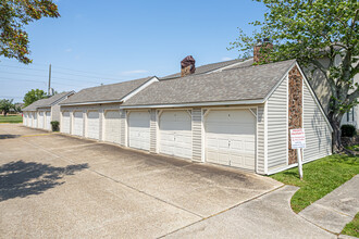 Cobblestone Village Condominium s in Kenner, LA - Foto de edificio - Building Photo