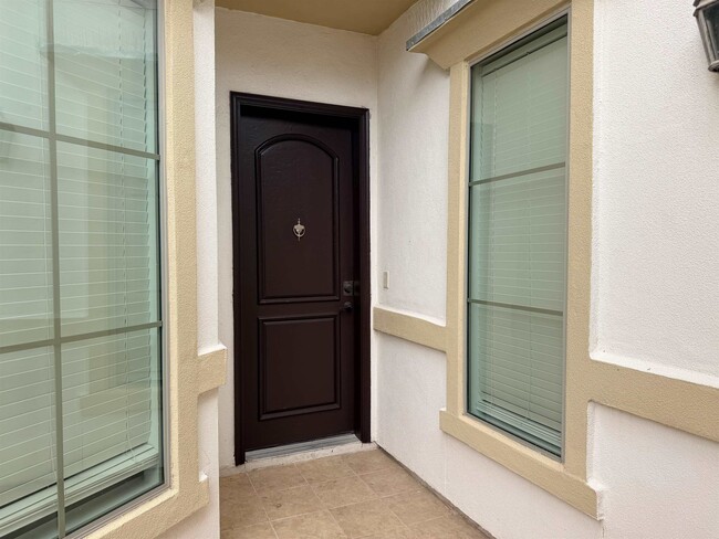 7221 Lake Victoria Rd in Laredo, TX - Building Photo - Building Photo