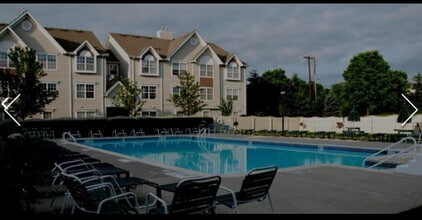 36 Prestwick Way in Edison, NJ - Building Photo - Building Photo