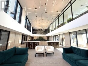 3071 Trafalgar Rd in Oakville, ON - Building Photo - Building Photo