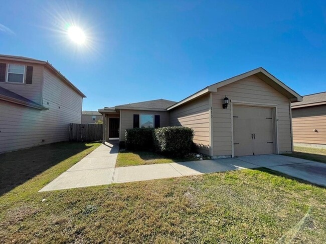 113 Robertson Ln in Jarrell, TX - Building Photo - Building Photo