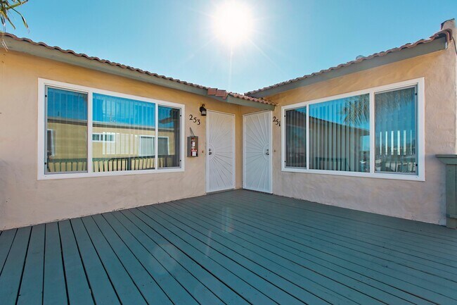 255-255 Ebony Ave in Imperial Beach, CA - Building Photo - Building Photo