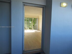 100 Fontainebleau Blvd in Miami, FL - Building Photo - Building Photo