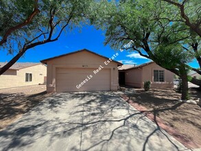 3973 S Apache Well Dr in Tucson, AZ - Foto de edificio - Building Photo