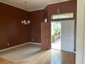 11605 Grove Arcade Dr in Riverview, FL - Building Photo